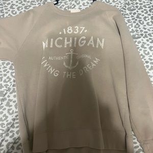 size M crewneck